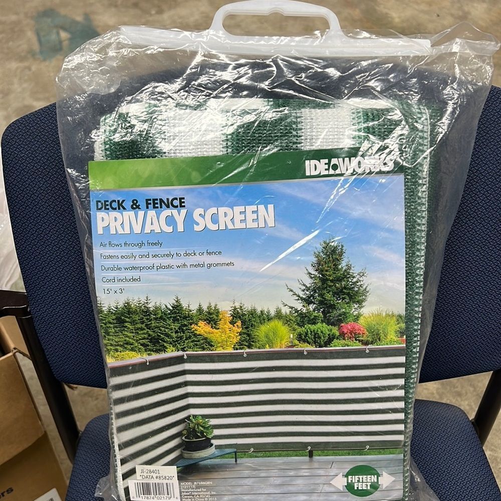 IdeaWorks Deck/Fence Privacy Screen 15' L x 3' H, Stripe Pattern. Cord included